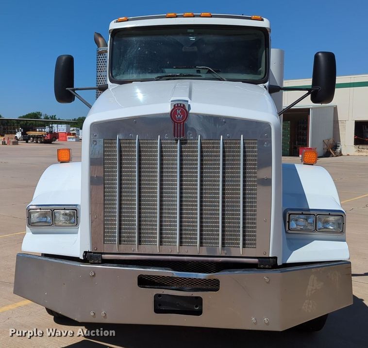 image for item MY9423 2012 Kenworth T800  semi truck