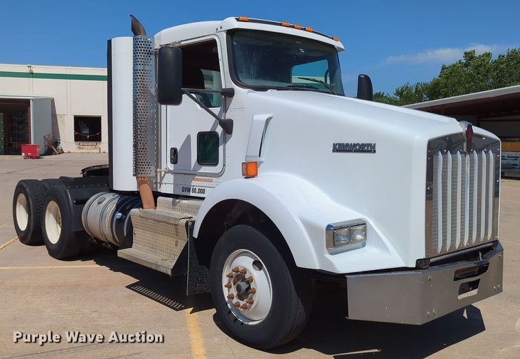 image for item MY9423 2012 Kenworth T800  semi truck