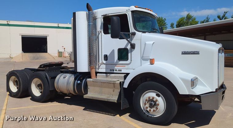 image for item MY9423 2012 Kenworth T800  semi truck