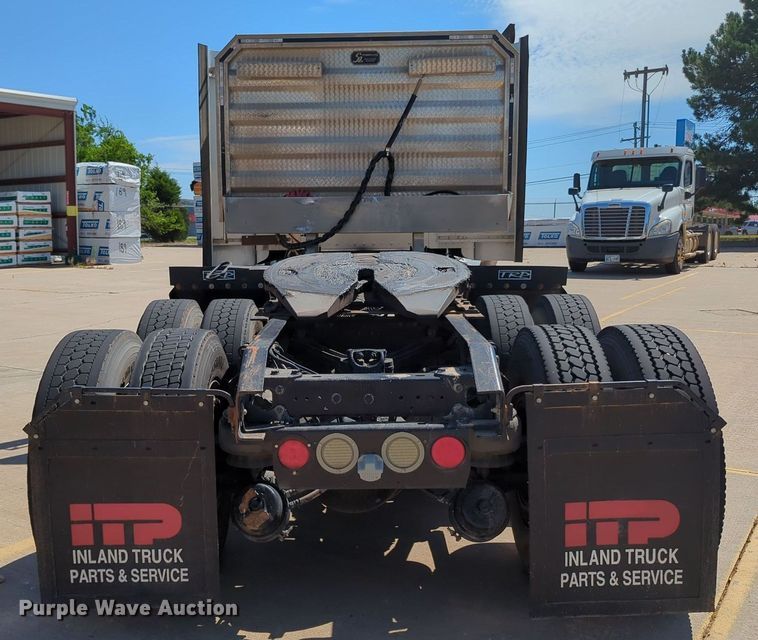 image for item MY9423 2012 Kenworth T800  semi truck