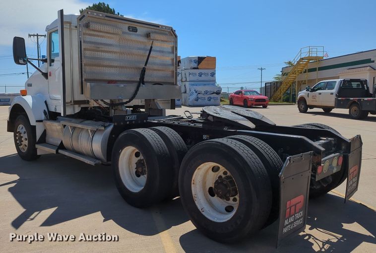 image for item MY9423 2012 Kenworth T800  semi truck