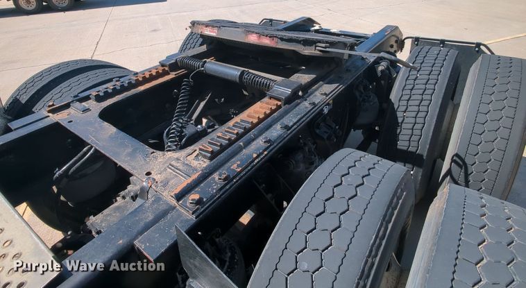 image for item MY9423 2012 Kenworth T800  semi truck