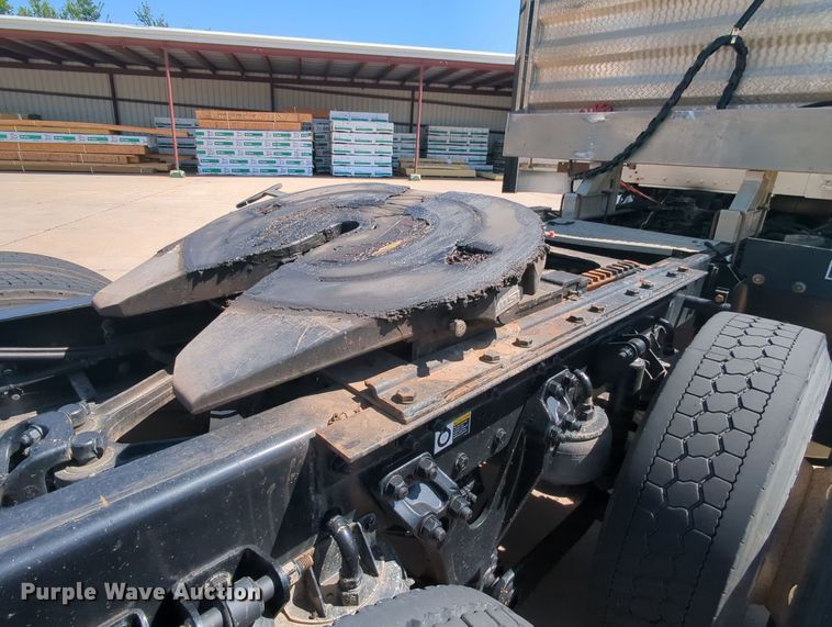 image for item MY9423 2012 Kenworth T800  semi truck