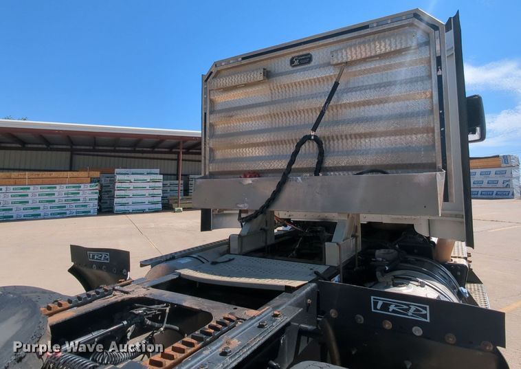 image for item MY9423 2012 Kenworth T800  semi truck