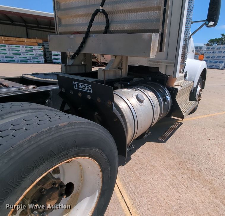 image for item MY9423 2012 Kenworth T800  semi truck