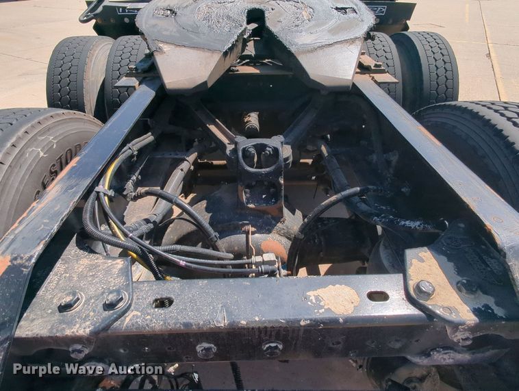 image for item MY9423 2012 Kenworth T800  semi truck