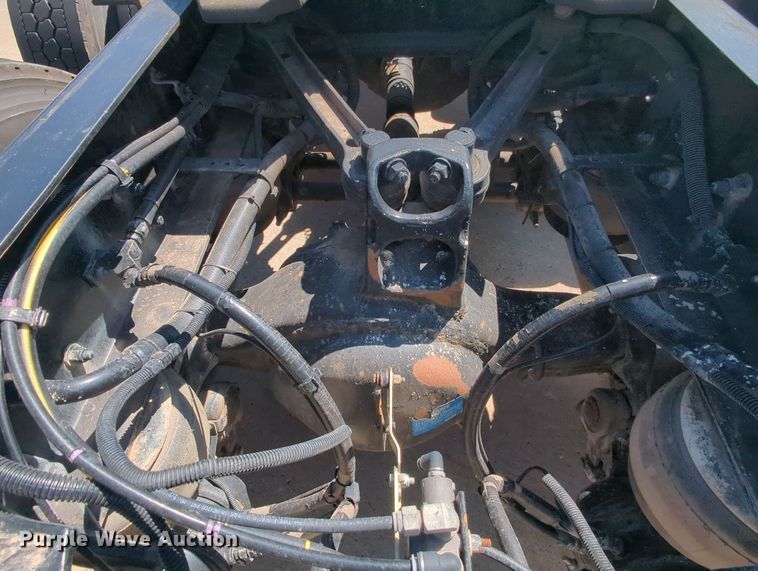 image for item MY9423 2012 Kenworth T800  semi truck