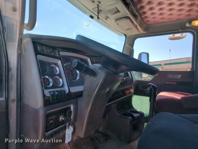 image for item MY9423 2012 Kenworth T800  semi truck