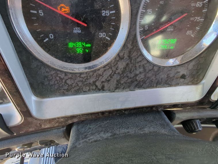 image for item MY9423 2012 Kenworth T800  semi truck