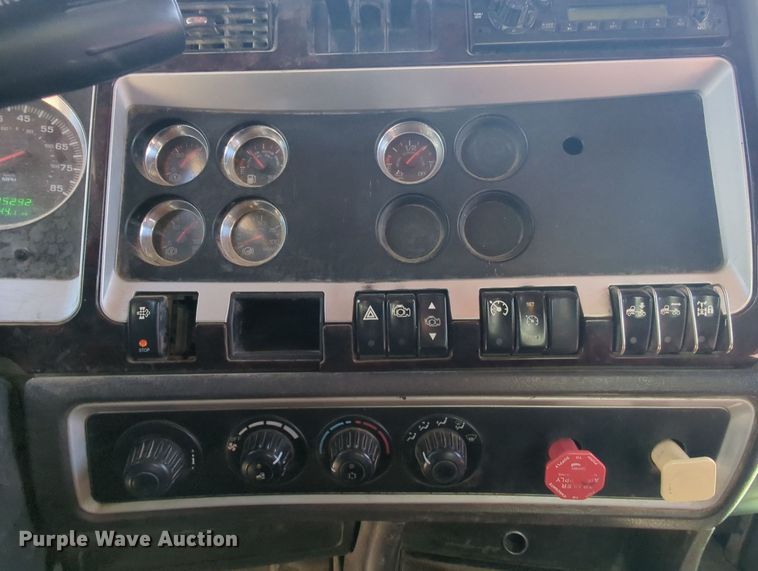 image for item MY9423 2012 Kenworth T800  semi truck