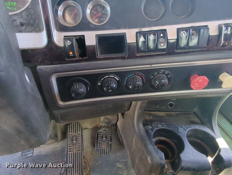 image for item MY9423 2012 Kenworth T800  semi truck