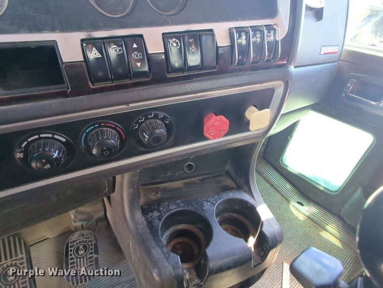 image for item MY9423 2012 Kenworth T800  semi truck