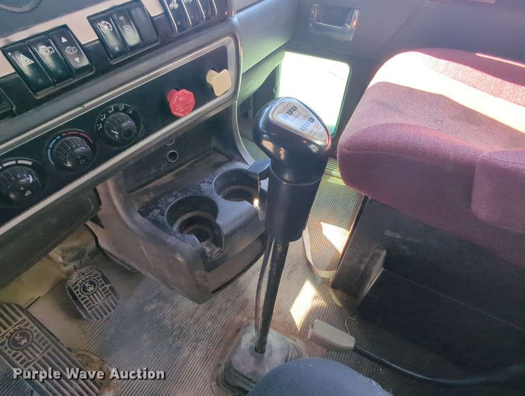 image for item MY9423 2012 Kenworth T800  semi truck