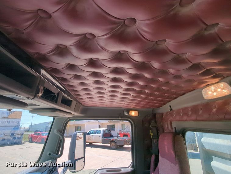 image for item MY9423 2012 Kenworth T800  semi truck