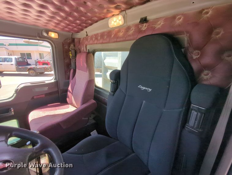 image for item MY9423 2012 Kenworth T800  semi truck