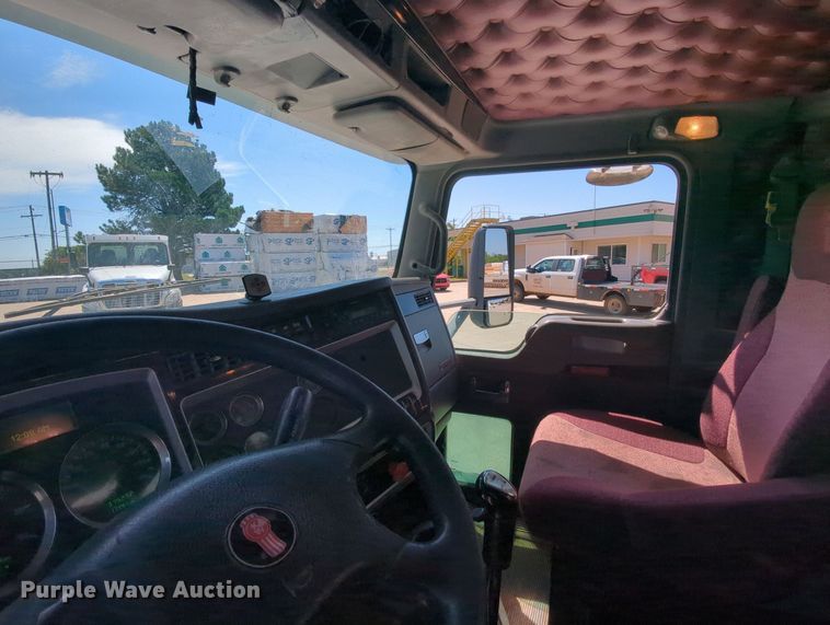 image for item MY9423 2012 Kenworth T800  semi truck