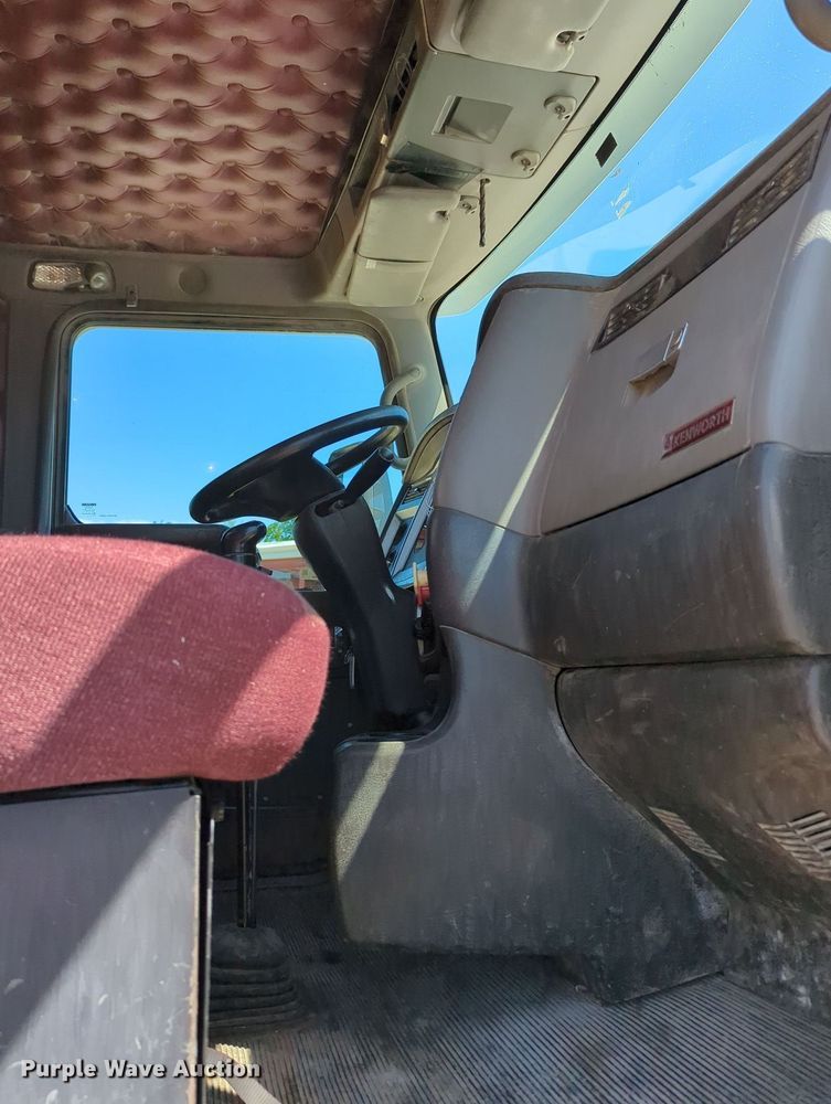 image for item MY9423 2012 Kenworth T800  semi truck