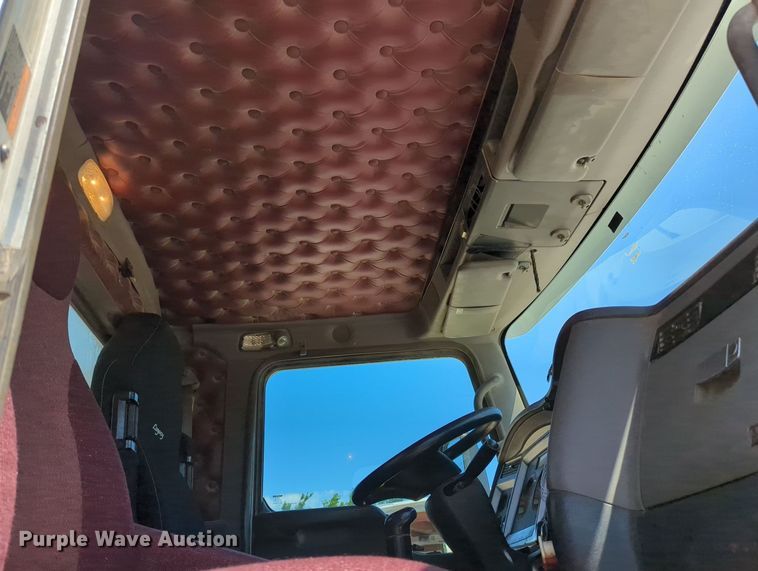 image for item MY9423 2012 Kenworth T800  semi truck