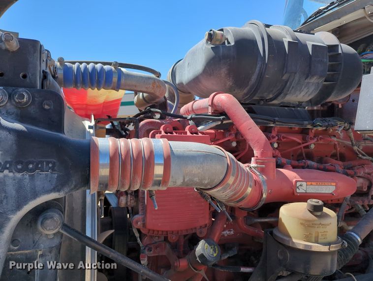 image for item MY9423 2012 Kenworth T800  semi truck