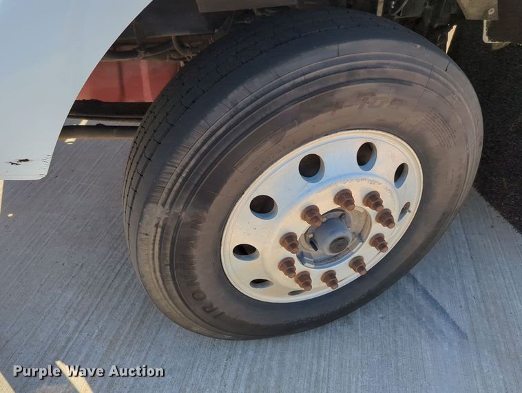 image for item MY9423 2012 Kenworth T800  semi truck