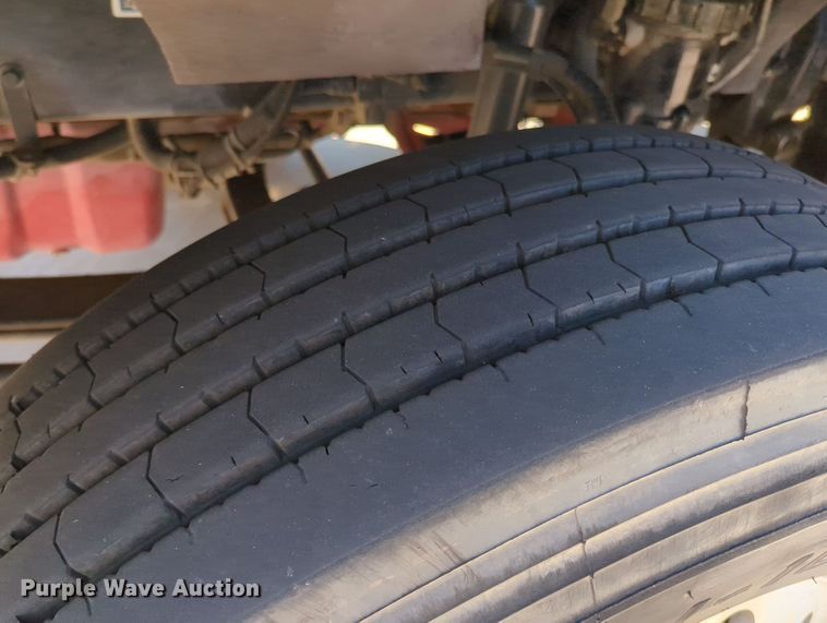 image for item MY9423 2012 Kenworth T800  semi truck