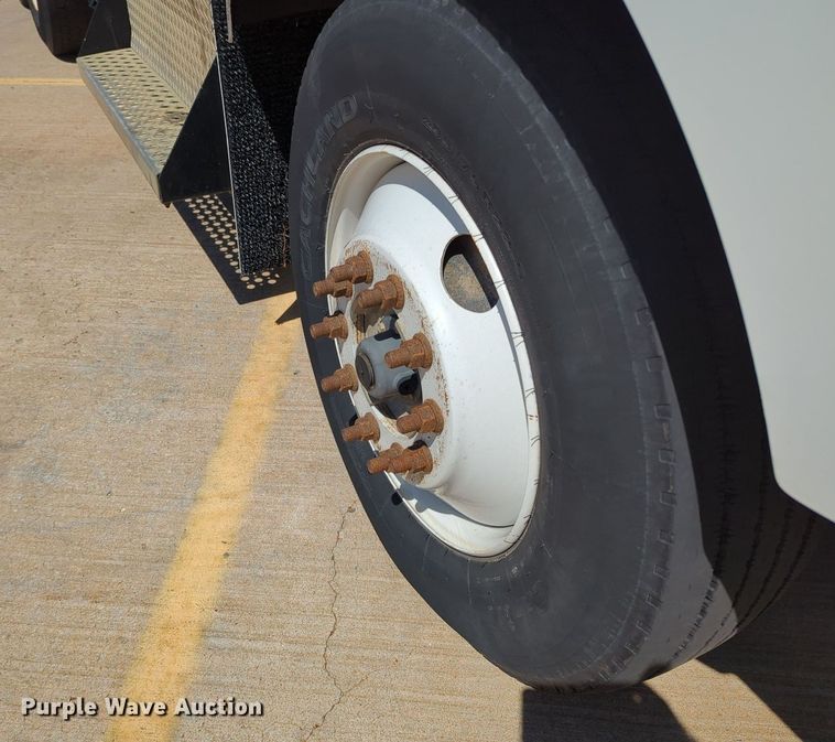 image for item MY9423 2012 Kenworth T800  semi truck