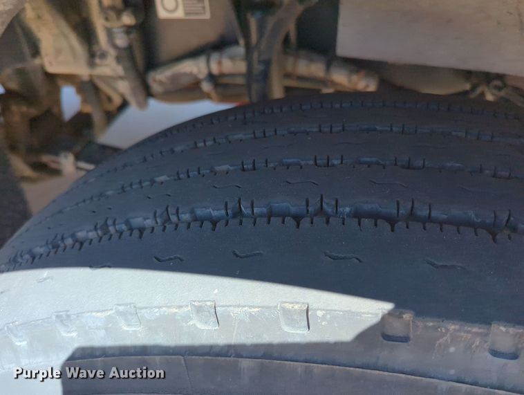 image for item MY9423 2012 Kenworth T800  semi truck