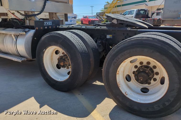 image for item MY9423 2012 Kenworth T800  semi truck