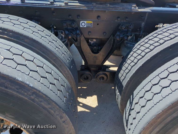 image for item MY9423 2012 Kenworth T800  semi truck