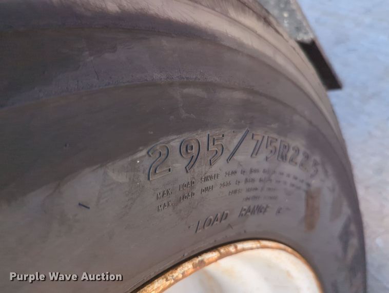 image for item MY9423 2012 Kenworth T800  semi truck