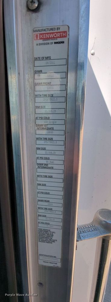 image for item MY9423 2012 Kenworth T800  semi truck