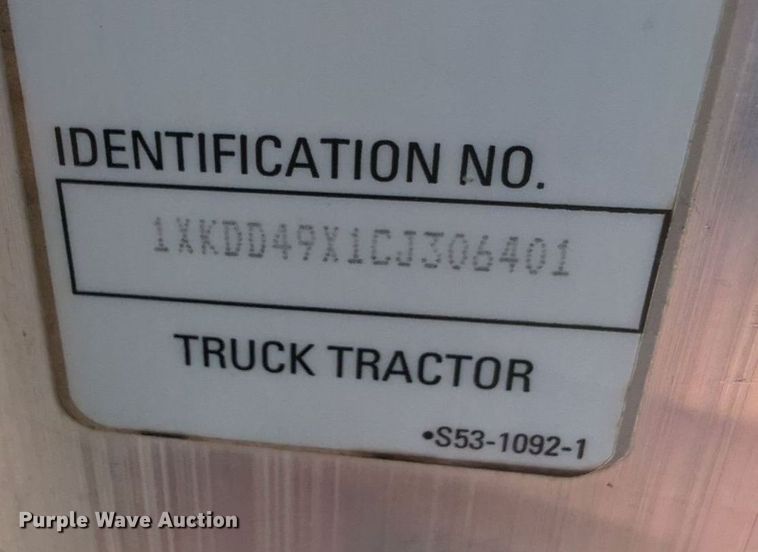 image for item MY9423 2012 Kenworth T800  semi truck