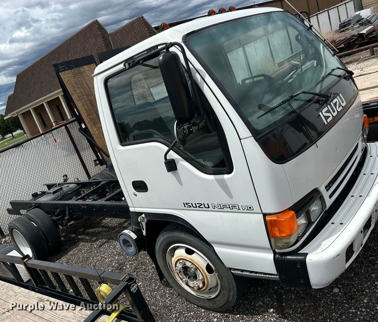 image for item NP9798 2002 Isuzu NPR HD  truck cab and chassis