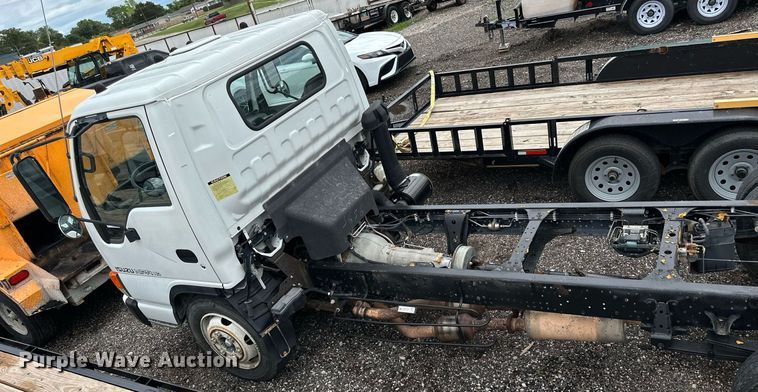 image for item NP9798 2002 Isuzu NPR HD  truck cab and chassis