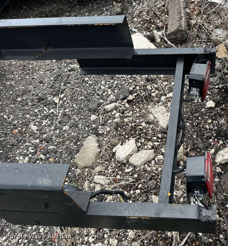 image for item NP9798 2002 Isuzu NPR HD  truck cab and chassis