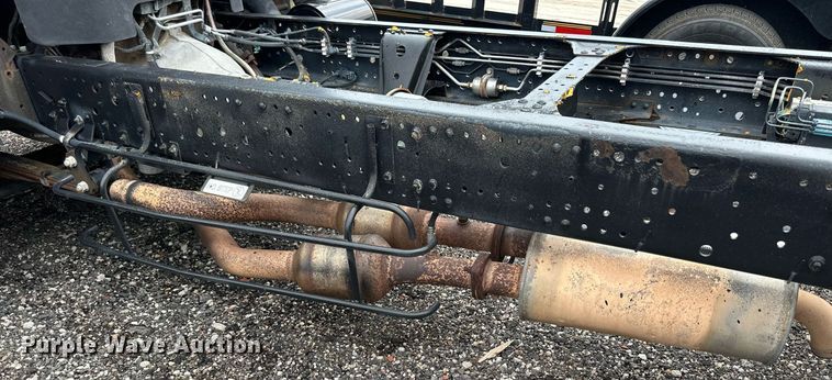 image for item NP9798 2002 Isuzu NPR HD  truck cab and chassis