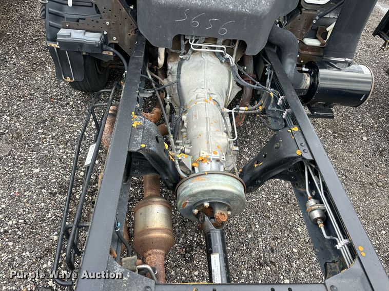 image for item NP9798 2002 Isuzu NPR HD  truck cab and chassis