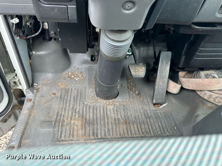 image for item NP9798 2002 Isuzu NPR HD  truck cab and chassis