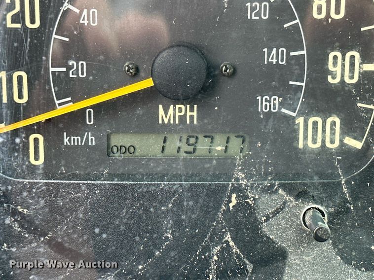 image for item NP9798 2002 Isuzu NPR HD  truck cab and chassis