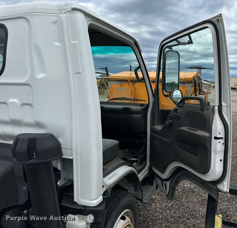 image for item NP9798 2002 Isuzu NPR HD  truck cab and chassis