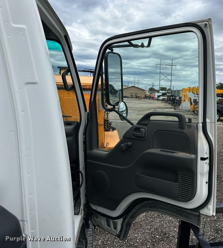 image for item NP9798 2002 Isuzu NPR HD  truck cab and chassis