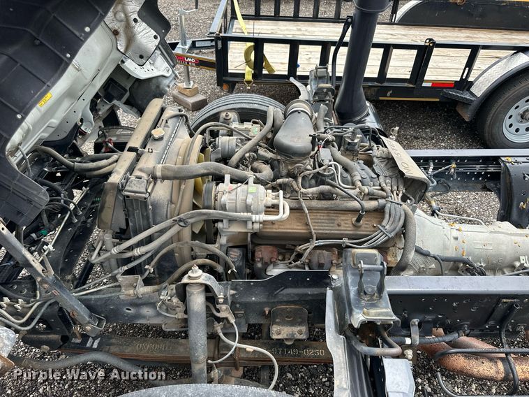 image for item NP9798 2002 Isuzu NPR HD  truck cab and chassis