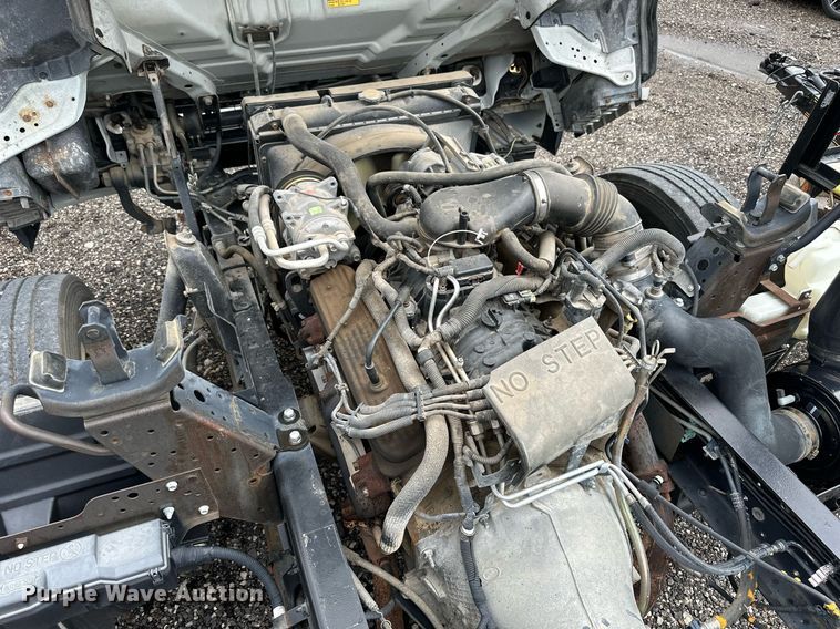 image for item NP9798 2002 Isuzu NPR HD  truck cab and chassis