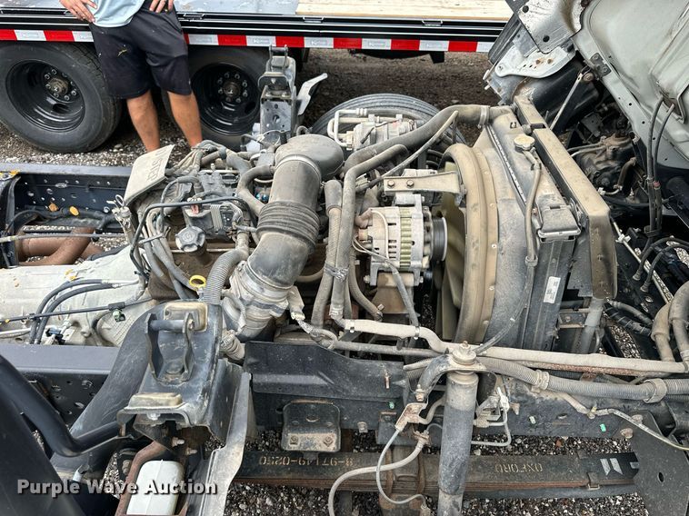 image for item NP9798 2002 Isuzu NPR HD  truck cab and chassis