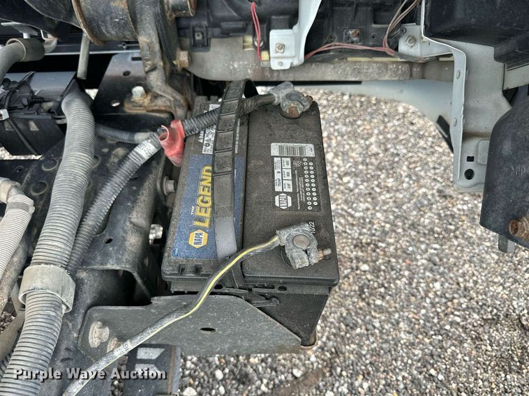 image for item NP9798 2002 Isuzu NPR HD  truck cab and chassis