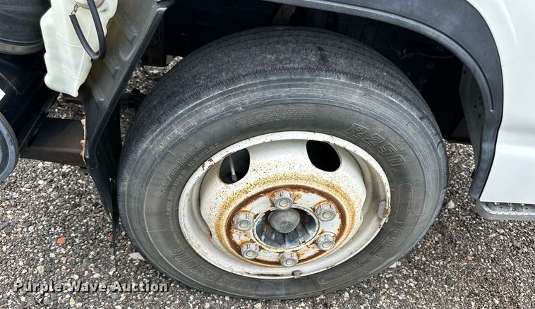 image for item NP9798 2002 Isuzu NPR HD  truck cab and chassis