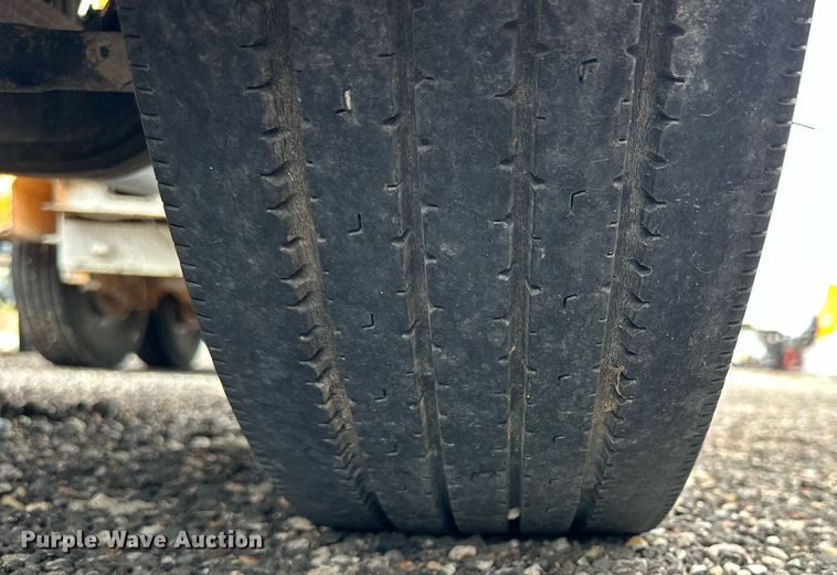 image for item NP9798 2002 Isuzu NPR HD  truck cab and chassis