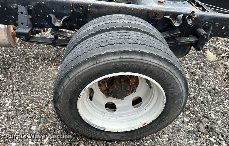 image for item NP9798 2002 Isuzu NPR HD  truck cab and chassis