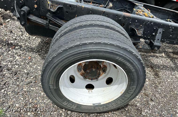 image for item NP9798 2002 Isuzu NPR HD  truck cab and chassis