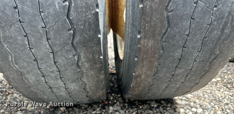 image for item NP9798 2002 Isuzu NPR HD  truck cab and chassis